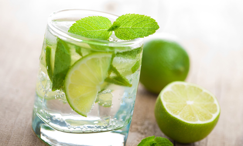 کیا آپ لیموں پانی کے یہ فوائد جانتے ہیں؟