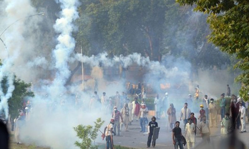 اسلام آباد:پولیس اورپی ٹی آئی کارکنوں میں تصادم ،50افراد گرفتار