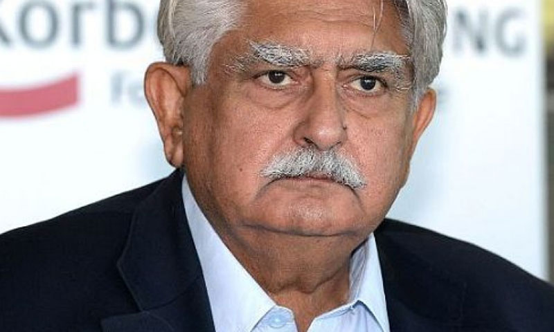 پشاور: اے این پی رہنما حاجی عدیل کی نماز جنازہ جناح پارک میں ادا