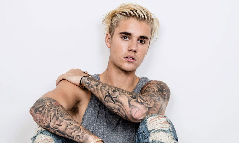 کینیڈین گلوکار جسٹن بیبر نے مداح کو مکا مار دیا