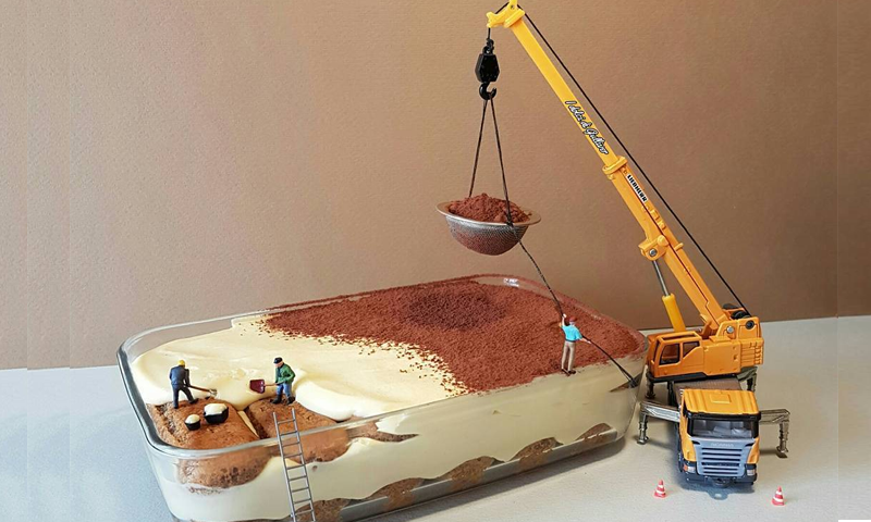 مزدوروں کی زندگی کی عکاسی کرتے ہوئے دلچسپ کیک