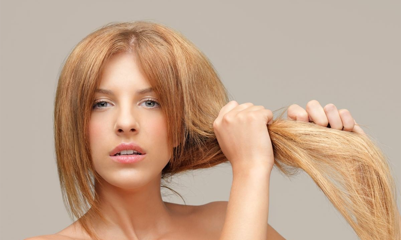 کیا آپ کے بال بھی سردیوں میں ایسے ہوجاتے ہیں؟