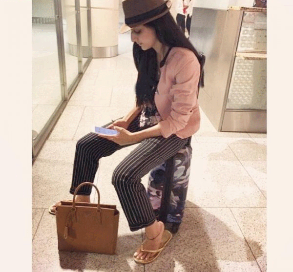 پاکستانی فنکاروں کی سفر کے دوران لی گئیں دلچسپ تصاویر