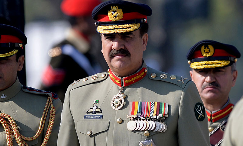 آرمی چیف راحیل شریف کا فوجی مشقوں کا معائنہ