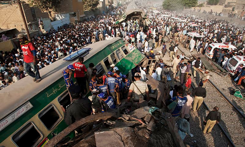 کراچی:ٹرینوں کےافسوسناک حادثے کی تحقیقات کیلئے کمیٹی تشکیل