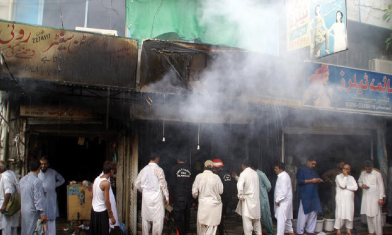 دیر میں آتشزدگی سے 50 دکانیں جل گئیں