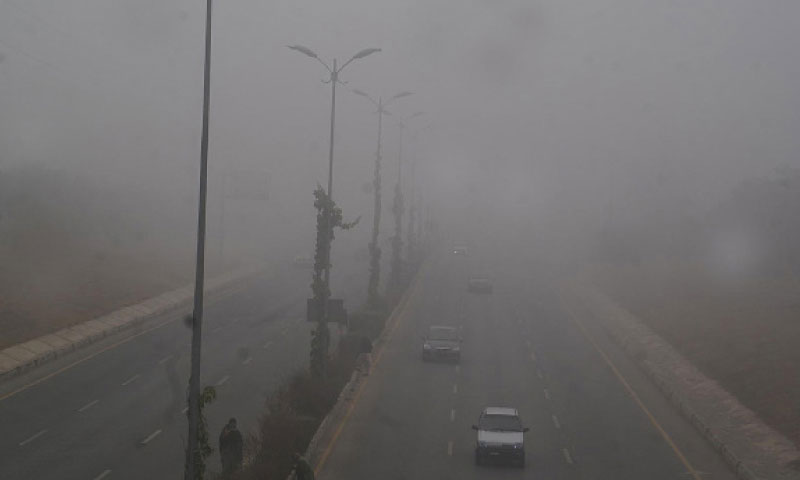 پنجاب میں شدید دھند ،موٹروے بند، فلائٹ آپریشن متاثر