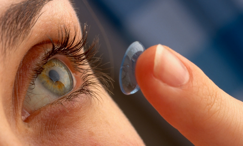 کانٹیکٹ لینس استعمال کرنے والے ان&nbsp;غلطیوں سے بچیں