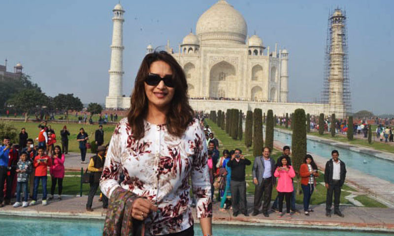 مادھوری نے 25 دسمبر کیسے منایا دیکھئے دلچسپ تصاویر