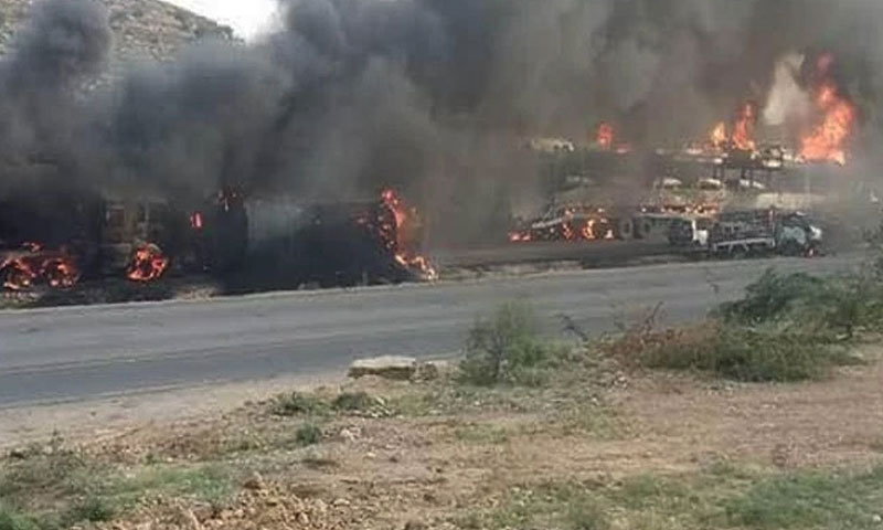 سپر ہائی وے:آئل ٹینکر حادثہ میں11 افراد جھلس کر زخمی