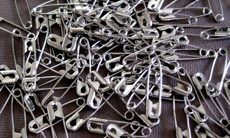 معمولی نظر آنے والی انتہائی کارآمد سیفٹی پن