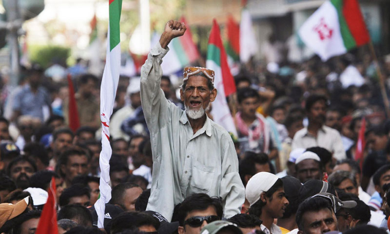 کراچی :متحدہ لندن کے کارکنان کا مارچ، حالات کشیدہ، پانچ کارکنان گرفتار