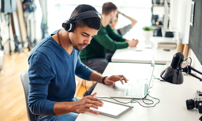 گانے سننے کے حوالے سے حیران کردینے والے حقائق