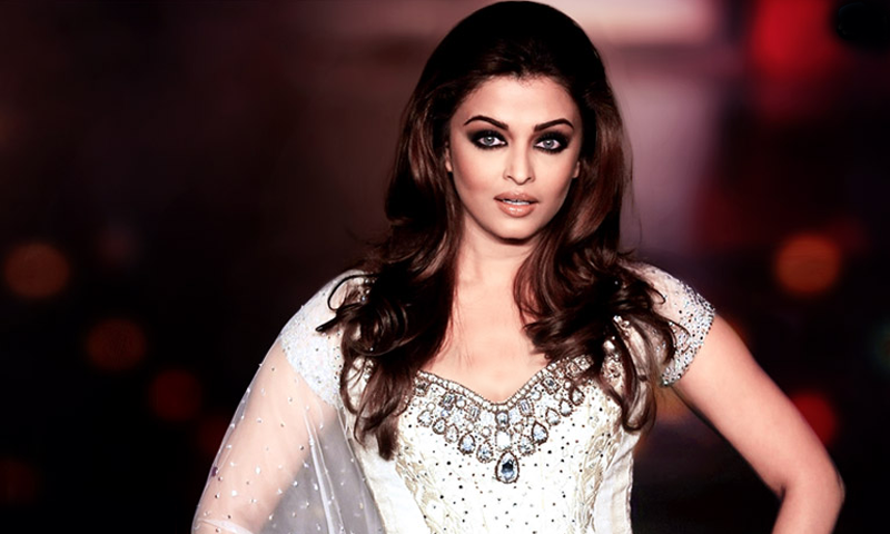 ایشوریا کی نئی تصاویرنے لوگوں کودیوانہ بنادیا