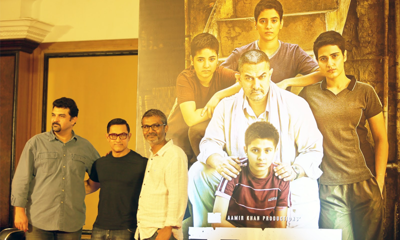 دنگل اور عامر سب سے آگے