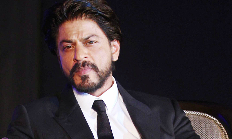 'سنی لیونی پر پیسہ نہ لوٹائیں، فلم کا ٹکٹ خریدیں'