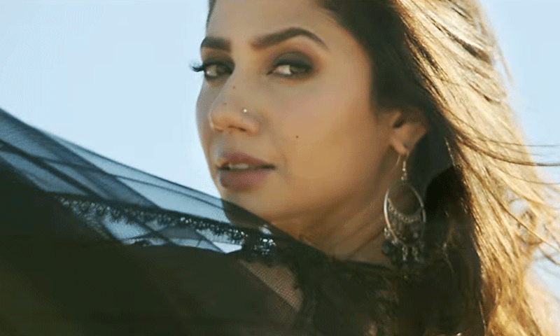 ماہرہ کی خوبصورتی کے چرچے پاکستان کے ساتھ بھارت میں بھی