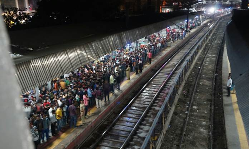 فلم "رئیس" کی تشہیر کے دوران &nbsp;ایک شخص جان کی بازی ہار گیا