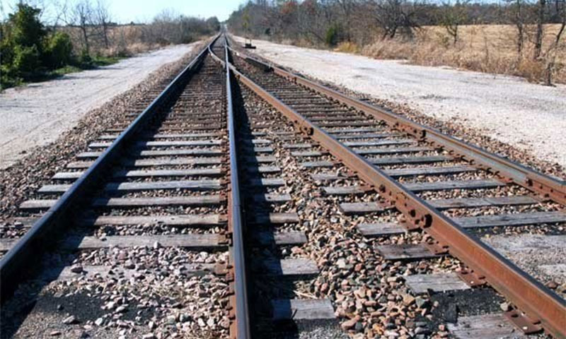 لودھراں: رکشہ ٹرین کی زد میں آگیا،8 افراد جاں بحق