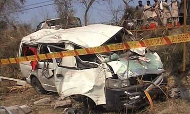 پشاور:مسافروین الٹ گئی،4افرادجاں بحق ،8زخمی