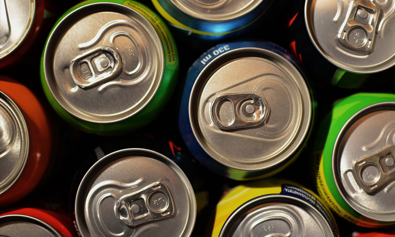 اگر آپ بھی کین والی ڈرنکس پیتے ہیں تو ایک بار یہ ضرور پڑھ لیں