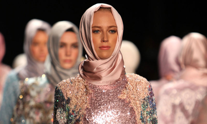 نیویارک فیشن شو:'حجاب' میں ملبوس ماڈلز نے دل جیت لیے