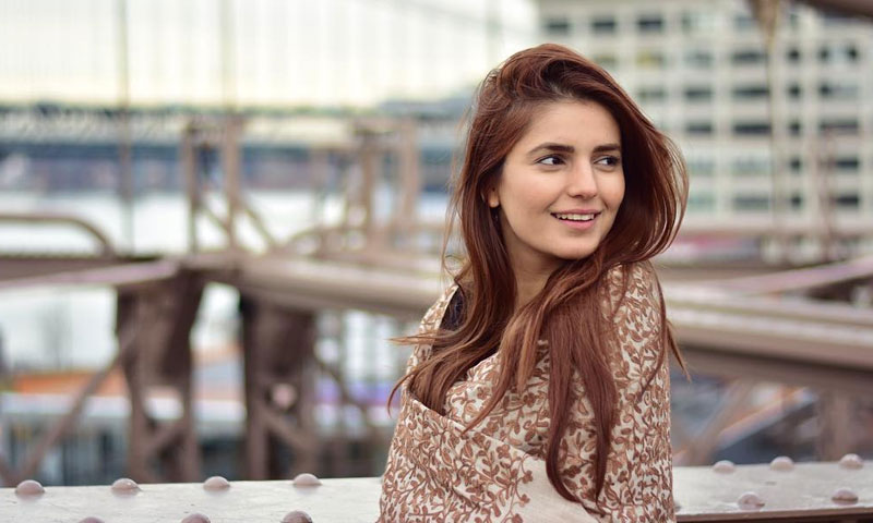 کیا واقعی مومنہ مستحسن کی منگنی ٹوٹ گئی؟