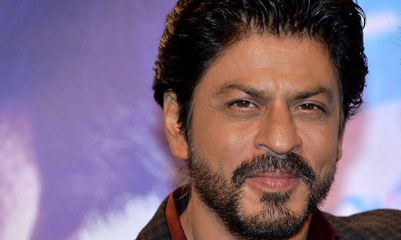 شاہ رخ خان نے خاتون کی&nbsp; حفاظت کرکے لوگوں کے دل جیت لیے