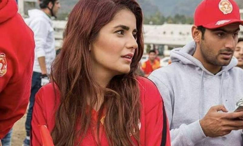 پاکستانی مشہور شخصیات پی ایس ایل انجوائے کرتے ہوئے