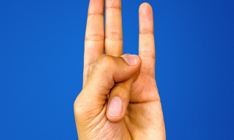 اپنے ہاتھ کو اس انداز میں رکھیں  اور پھر 5 منٹ بعد کمال دیکھیں