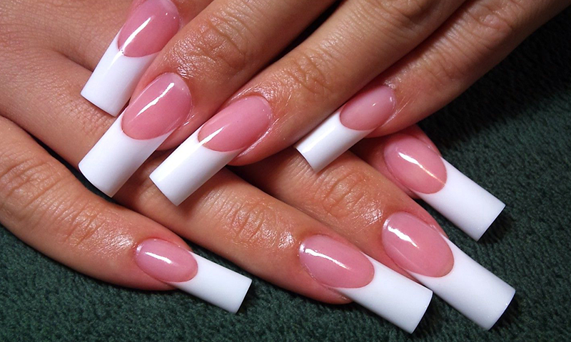 لمبے ناخنوں والی خواتین کے مضحکہ خیز حالات