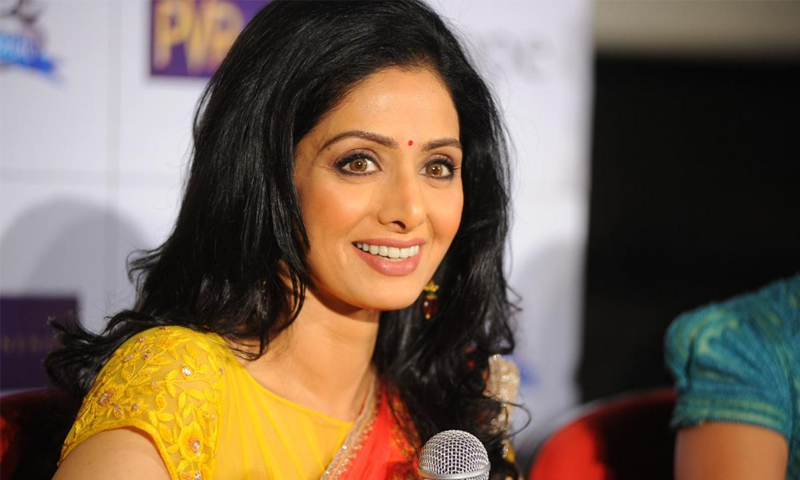 ہم جھاڑیوں کے پیچھے کپڑے بدلا کرتے تھے: سری دیوی