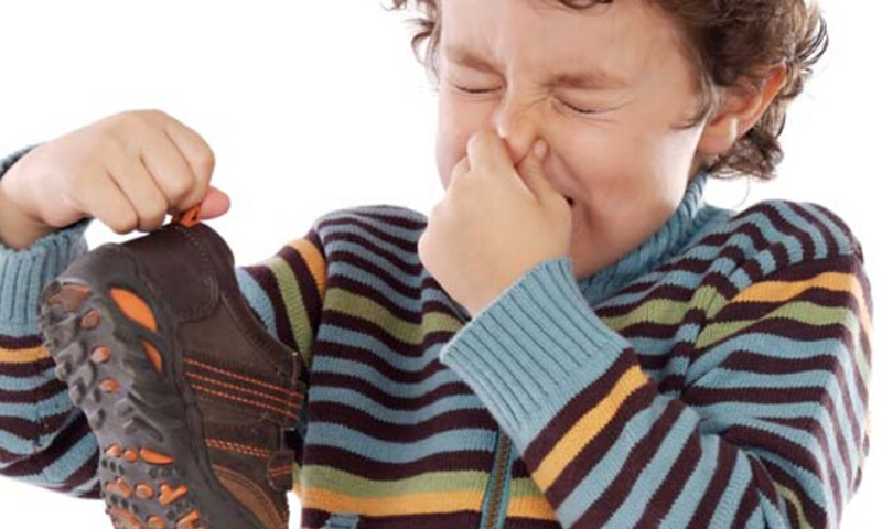 جوتوں سے آنے والی ناخوشگوار مہک! اب نو مور