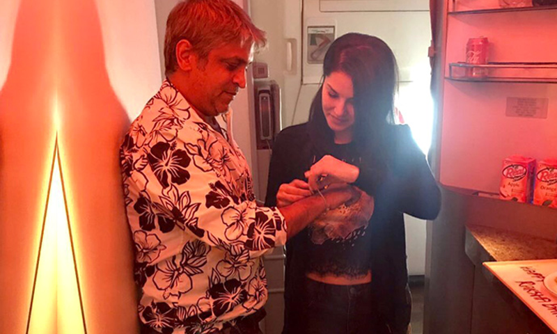 رکھشہ بندھن پر سنی لیونی نے کس کو بھائی بنا کر 'راکھی' باندھی؟