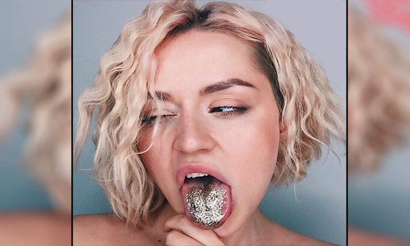 زبان چمکانے کا نیا فیشن