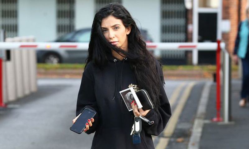 فریال مخدوم کی بناء میک اپ تصاویر نے سوشل میڈیا کو جھنجوڑ کر رکھ دیا