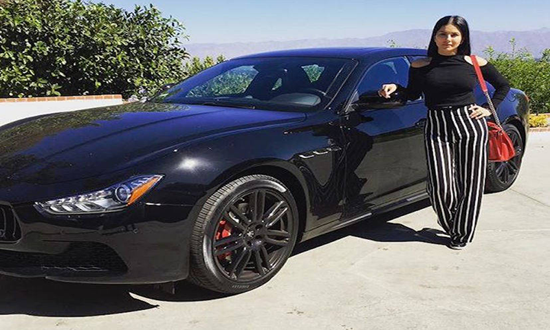 سنی لیونی نے خریدی خوبصورت گاڑی
