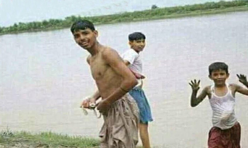 کیا آپ بتا سکتے ہیں یہ بچہ کونسا مشہور پاکستانی کرکٹر ہے؟