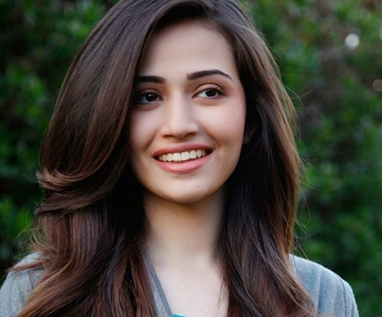 یہ معروف پاکستانی اداکارہ کون؟ پہچانیئے