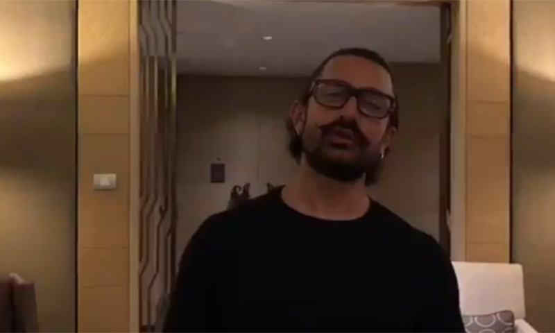 عامر خان کے سامنے اپنا اسکرپٹ پیش کریں؟ لکھاریوں کا مقابلہ