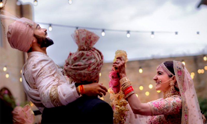 کوہلی اور انوشکا شادی کے بندھن میں بندھ گئے