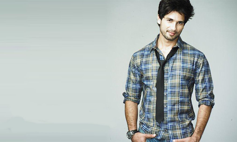 فلموں میں دھوم مچانے والا یہ ہیرو کون ؟ پہچانیئے