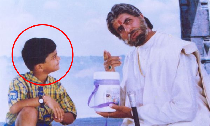 فلم 'سوریاوَنشم' میں امیتابھ کے بیٹے کا کردار نبھانے والا بچہ اب کیسا دکھتا ہے؟