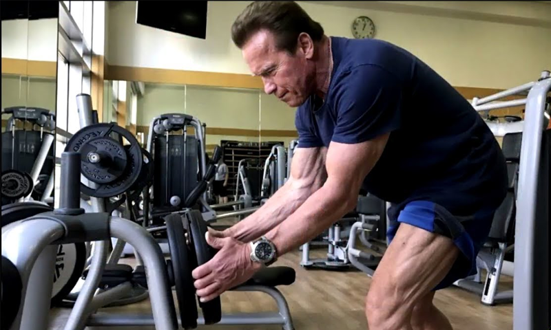 ہالی وڈ کے 70 سالہ 'ٹرمنیٹر' آج بھی خود کو کس طرح فٹ رکھتے ہیں؟