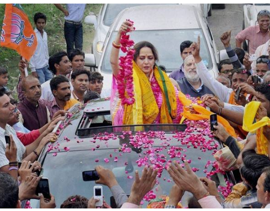 رجنی کانتھ سے قبل یہ 9 اسٹارز بھی سیاسی دنیا میں قدم رکھ چکے ہیں