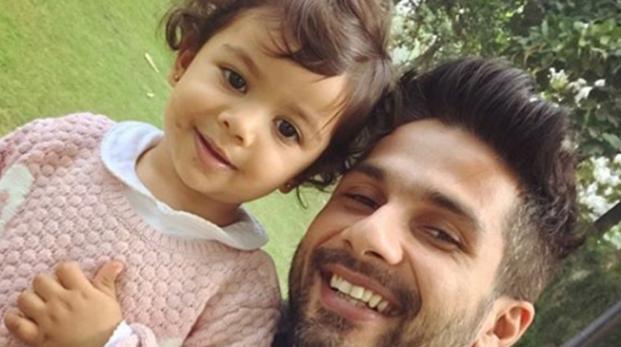 شاہد کپور کی بیٹی کے ساتھ تصویر وائرل