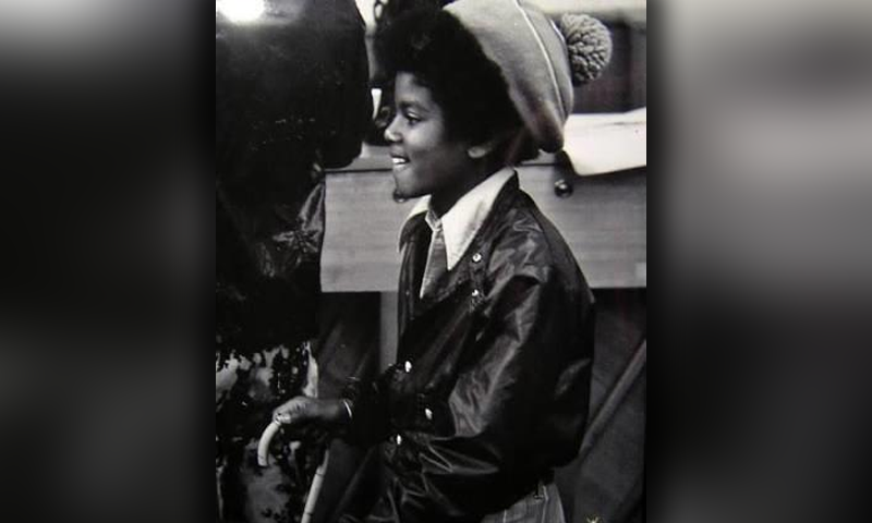 کیا آپ بتا سکتے ہیں یہ کونسی مشہور شخصیت ہیں؟