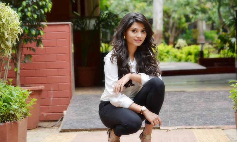 معروف بھارتی ٹیلی ویژن اداکارہ کے چہرے پر کتّے نے کاٹ لیا