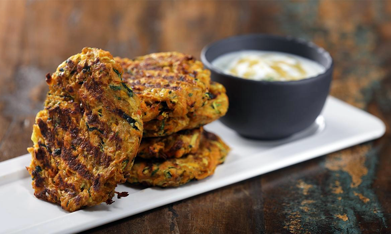 آج کی ریسیپی : زوکینی پکوڑے اور دہی کی چٹنی