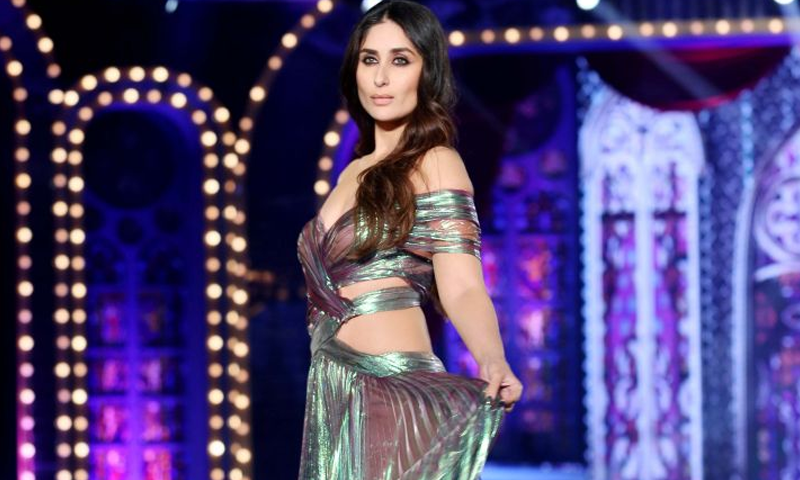 ریمپ پر واپسی: عمر رسیدہ کرینہ نے نوجوان اداکاراؤں کو پیچھے چھوڑ دیا